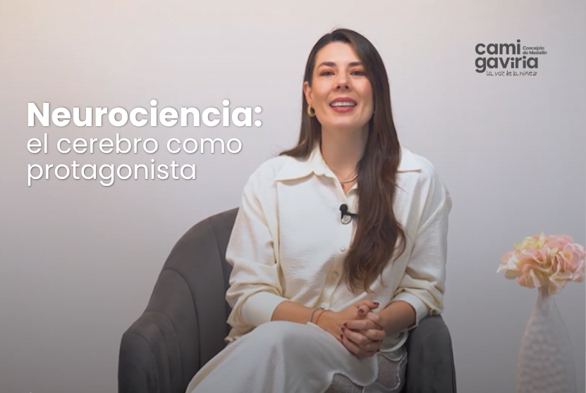 <p>El cerebro de un ni&ntilde;o o ni&ntilde;a no es el de un adulto peque&ntilde;o. Es un &oacute;rgano en plena construcci&oacute;n, altamente pl&aacute;stico, que aprende y se moldea a trav&eacute;s de cada experiencia, cada emoci&oacute;n y cada interacci&oacute;n con el adulto que lo acompa&ntilde;a.</p>

<p>En este curso aprender&aacute;s a leer lo que pasa dentro de la cabeza de los ni&ntilde;os y las ni&ntilde;as para acompa&ntilde;arlos con m&aacute;s consciencia, m&aacute;s calma y m&aacute;s herramientas. Porque entender el cerebro no es solo para neurocient&iacute;ficos: es para madres, maestras, cuidadoras y familias</p>
